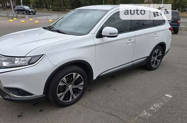 Позашляховик / Кросовер Mitsubishi Outlander 2018 в Києві