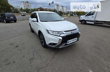 Позашляховик / Кросовер Mitsubishi Outlander 2018 в Києві