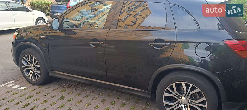 Позашляховик / Кросовер Mitsubishi Outlander 2018 в Києві
