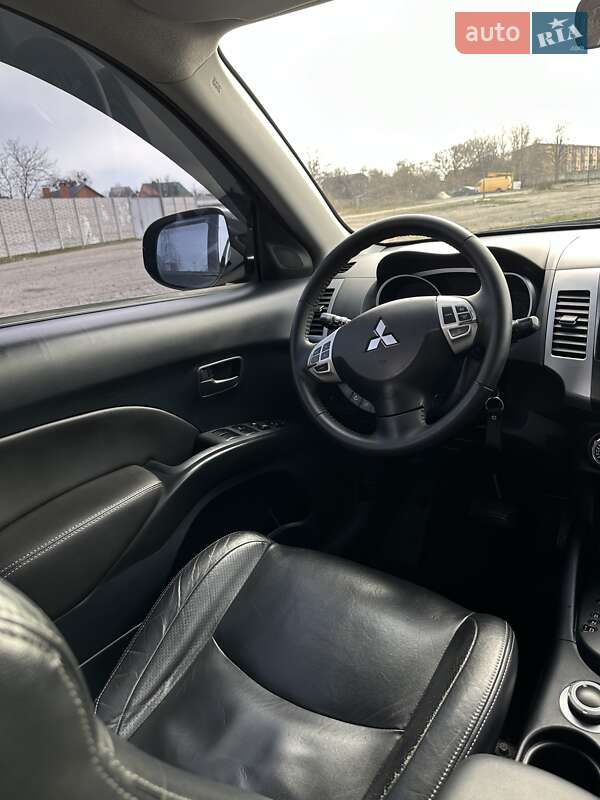 Внедорожник / Кроссовер Mitsubishi Outlander 2011 в Харькове