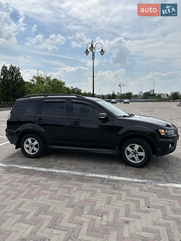 Внедорожник / Кроссовер Mitsubishi Outlander 2011 в Харькове