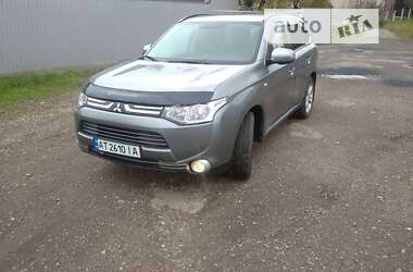 Внедорожник / Кроссовер Mitsubishi Outlander 2012 в 