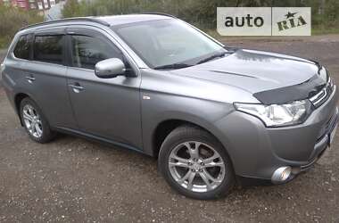Внедорожник / Кроссовер Mitsubishi Outlander 2012 в 