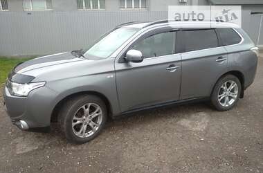 Внедорожник / Кроссовер Mitsubishi Outlander 2012 в 