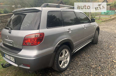 Внедорожник / Кроссовер Mitsubishi Outlander 2004 в Сваляве