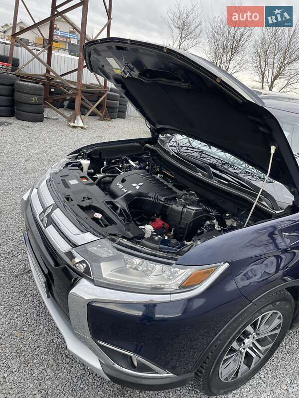 Позашляховик / Кросовер Mitsubishi Outlander 2015 в Трускавці