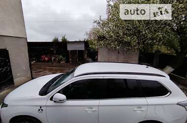 Внедорожник / Кроссовер Mitsubishi Outlander 2012 в 