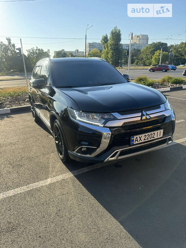 Позашляховик / Кросовер Mitsubishi Outlander 2019 в Харкові