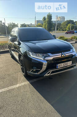 Позашляховик / Кросовер Mitsubishi Outlander 2019 в Харкові