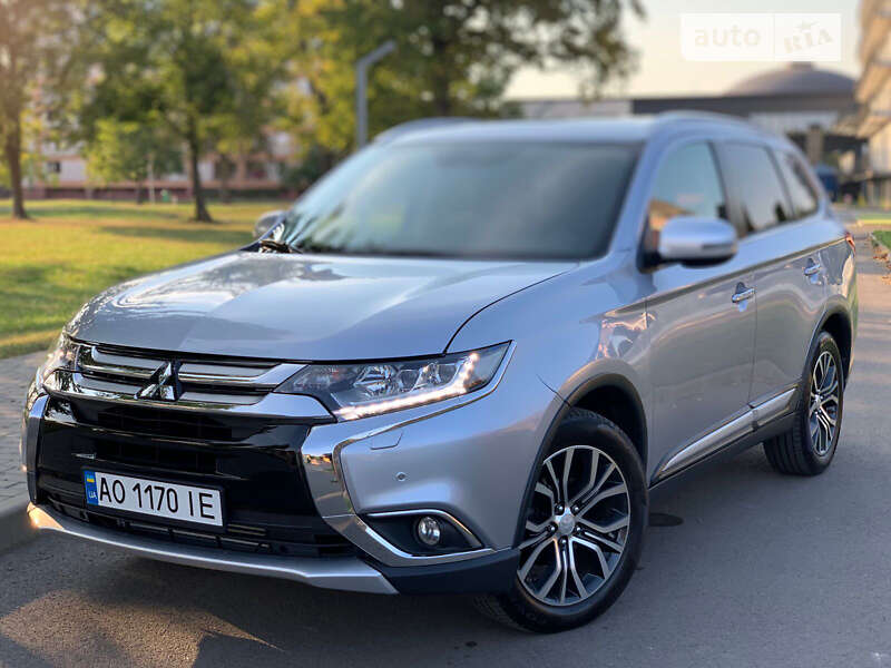 Позашляховик / Кросовер Mitsubishi Outlander 2017 в Львові