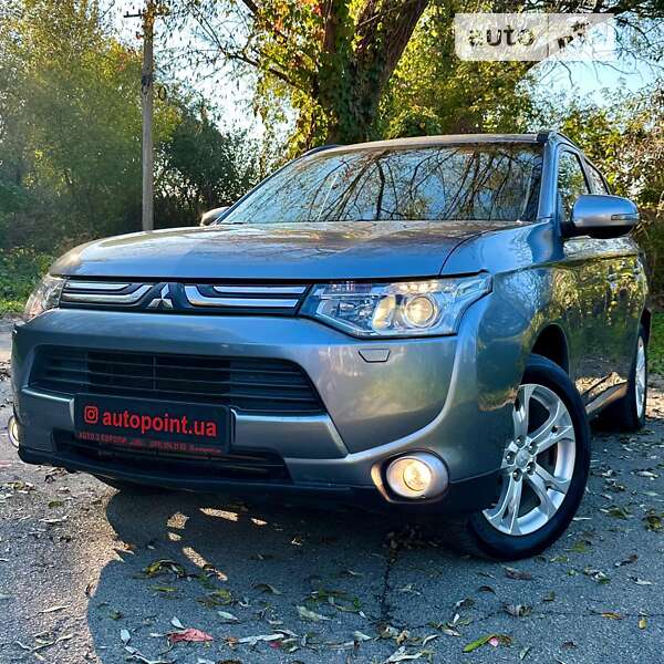 Внедорожник / Кроссовер Mitsubishi Outlander 2012 в Белогородке