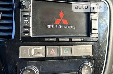 Внедорожник / Кроссовер Mitsubishi Outlander 2012 в Белогородке