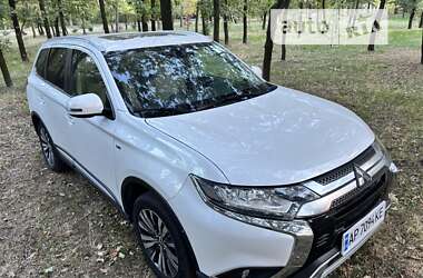 Внедорожник / Кроссовер Mitsubishi Outlander 2015 в Запорожье