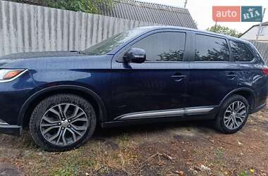 Позашляховик / Кросовер Mitsubishi Outlander 2016 в Харкові