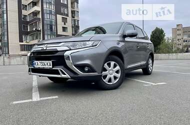 Позашляховик / Кросовер Mitsubishi Outlander 2020 в Києві