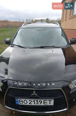 Внедорожник / Кроссовер Mitsubishi Outlander 2010 в 