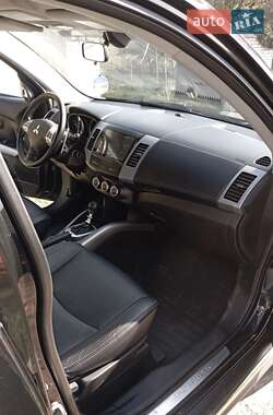 Внедорожник / Кроссовер Mitsubishi Outlander 2010 в 