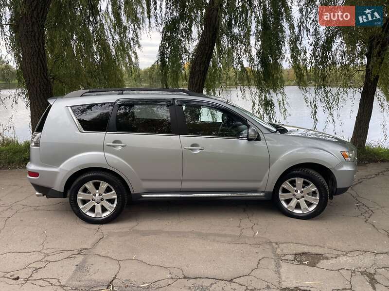 Внедорожник / Кроссовер Mitsubishi Outlander 2011 в Ровно