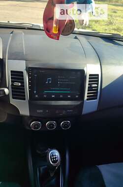 Внедорожник / Кроссовер Mitsubishi Outlander 2011 в 