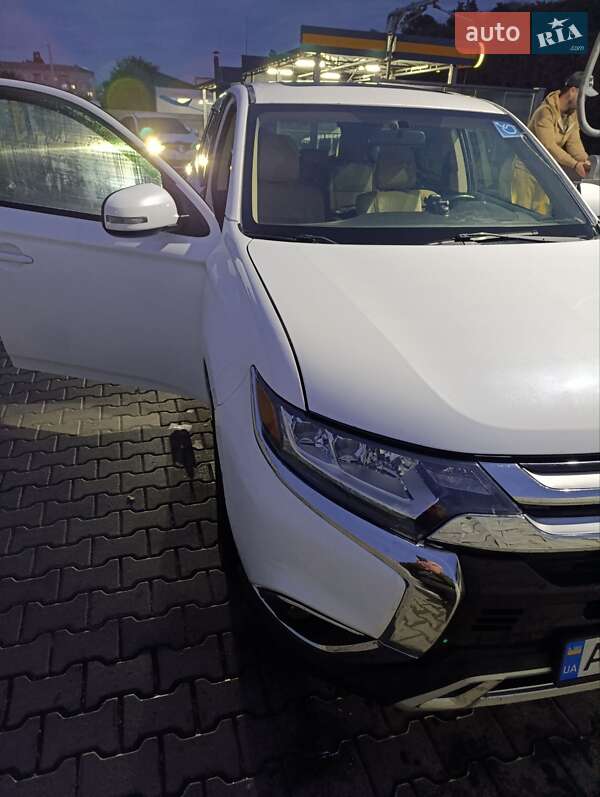 Позашляховик / Кросовер Mitsubishi Outlander 2013 в Білій Церкві