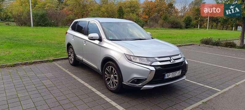 Внедорожник / Кроссовер Mitsubishi Outlander 2015 в Львове