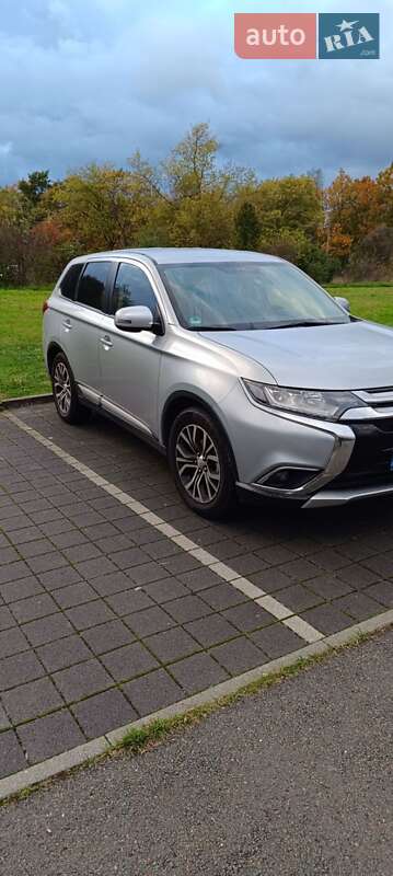 Внедорожник / Кроссовер Mitsubishi Outlander 2015 в Львове