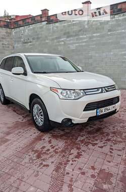 Внедорожник / Кроссовер Mitsubishi Outlander 2013 в Ровно