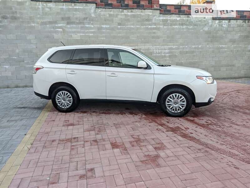 Позашляховик / Кросовер Mitsubishi Outlander 2013 в Рівному