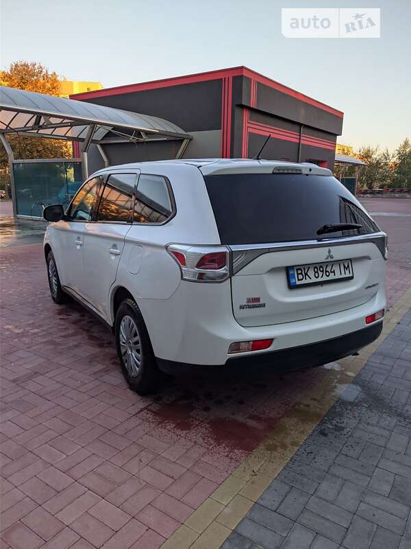 Позашляховик / Кросовер Mitsubishi Outlander 2013 в Рівному