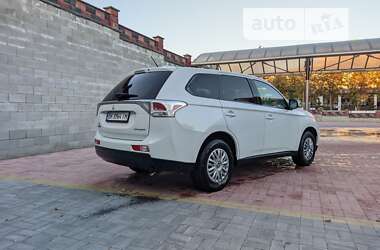 Позашляховик / Кросовер Mitsubishi Outlander 2013 в Рівному