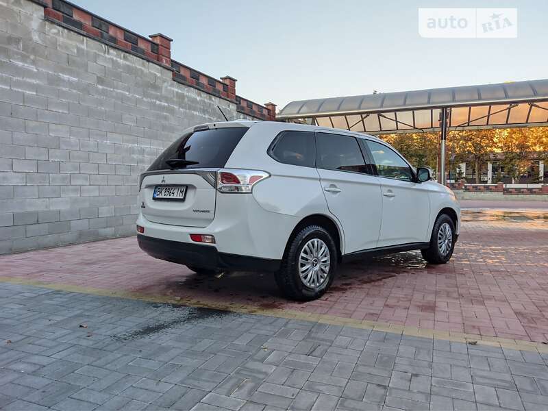 Позашляховик / Кросовер Mitsubishi Outlander 2013 в Рівному