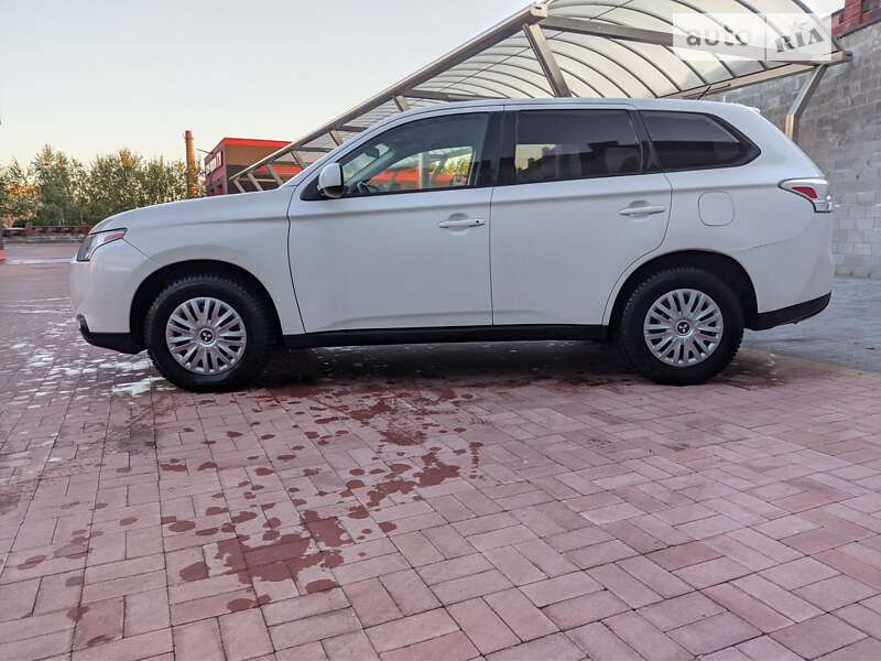 Позашляховик / Кросовер Mitsubishi Outlander 2013 в Рівному
