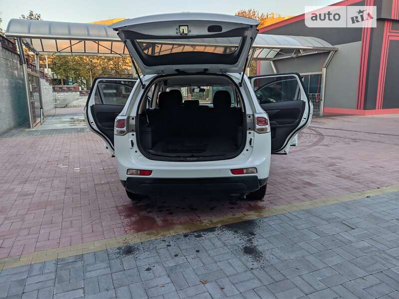 Позашляховик / Кросовер Mitsubishi Outlander 2013 в Рівному