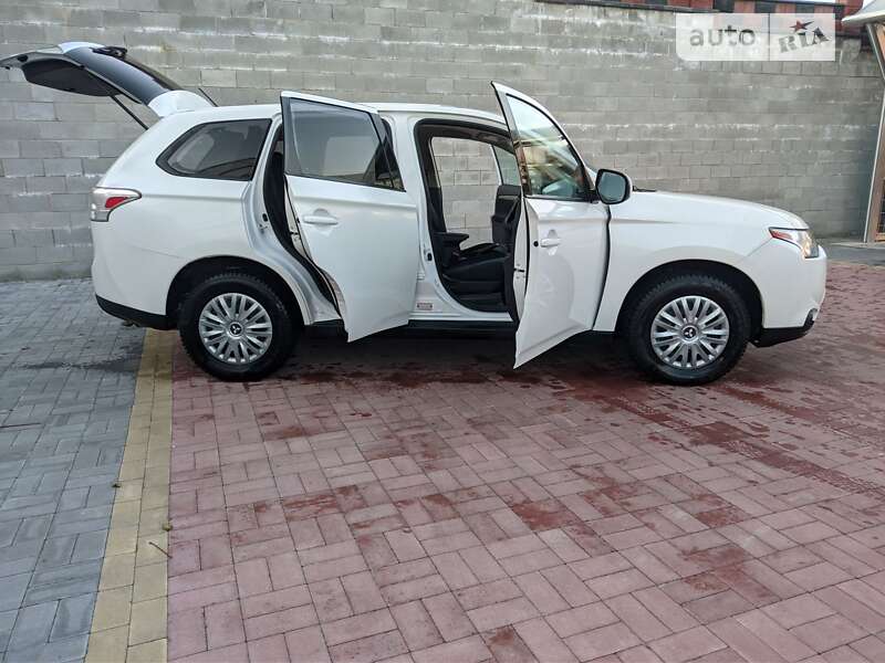 Позашляховик / Кросовер Mitsubishi Outlander 2013 в Рівному