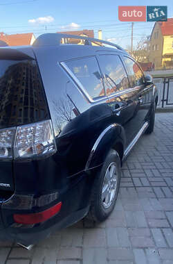 Внедорожник / Кроссовер Mitsubishi Outlander 2010 в 