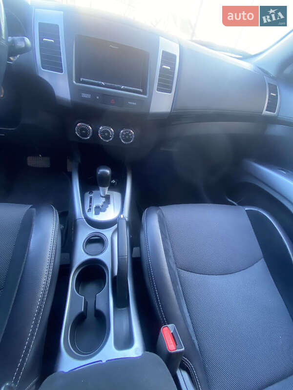 Позашляховик / Кросовер Mitsubishi Outlander 2010 в Львові