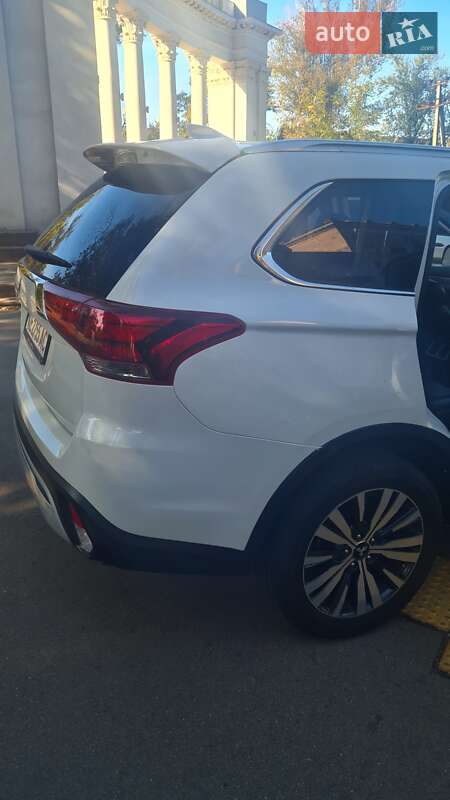 Внедорожник / Кроссовер Mitsubishi Outlander 2019 в Кривом Роге