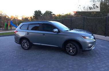 Позашляховик / Кросовер Mitsubishi Outlander 2016 в Хмельницькому