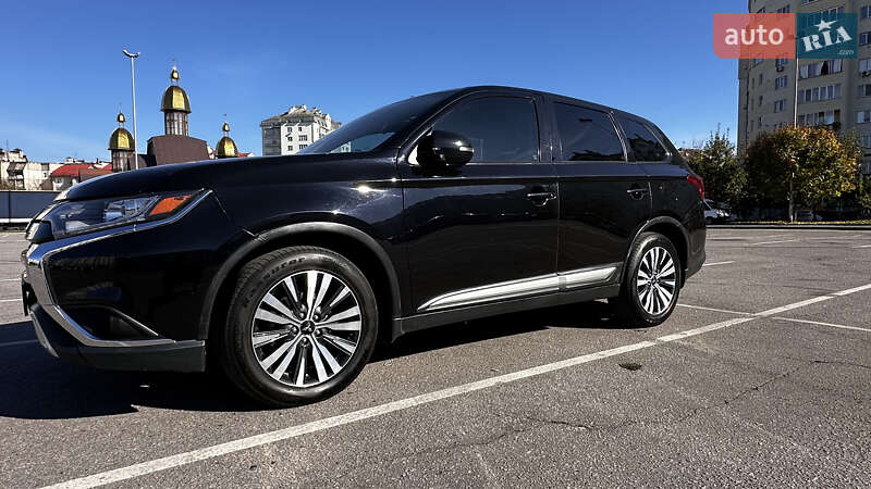Позашляховик / Кросовер Mitsubishi Outlander 2019 в Івано-Франківську