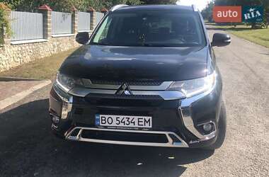 Внедорожник / Кроссовер Mitsubishi Outlander 2017 в Тернополе