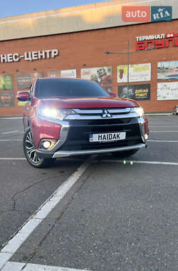 Внедорожник / Кроссовер Mitsubishi Outlander 2016 в Броварах