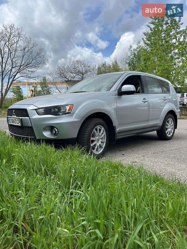 Позашляховик / Кросовер Mitsubishi Outlander 2010 в Чорткові