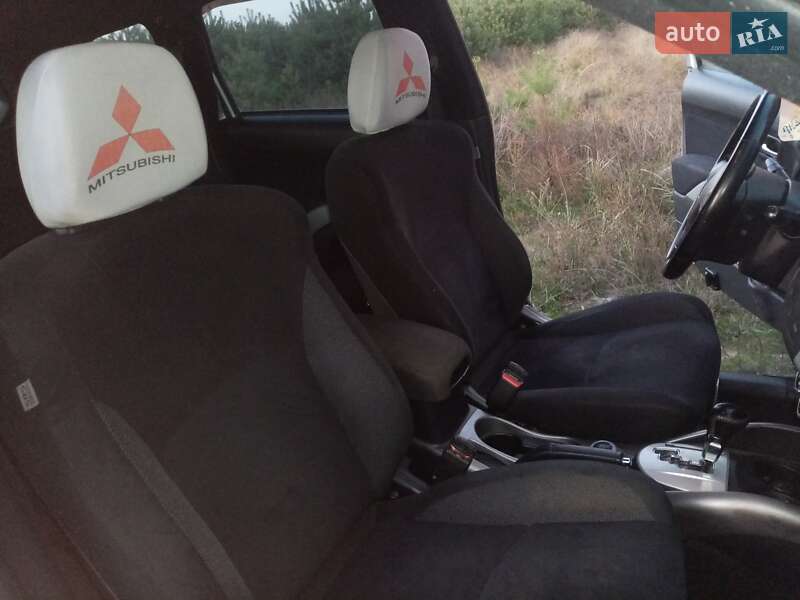 Внедорожник / Кроссовер Mitsubishi Outlander 2008 в Остер фото 21 Внедорожник / Кроссовер Mitsubishi Outlander 2008 в Остер