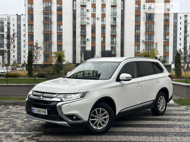 Позашляховик / Кросовер Mitsubishi Outlander 2016 в Івано-Франківську