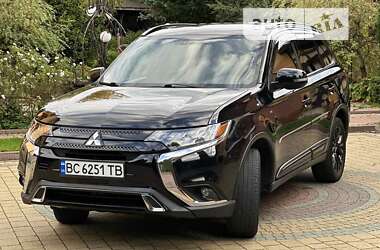 Позашляховик / Кросовер Mitsubishi Outlander 2018 в Львові