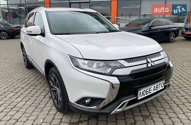 Позашляховик / Кросовер Mitsubishi Outlander 2018 в Львові