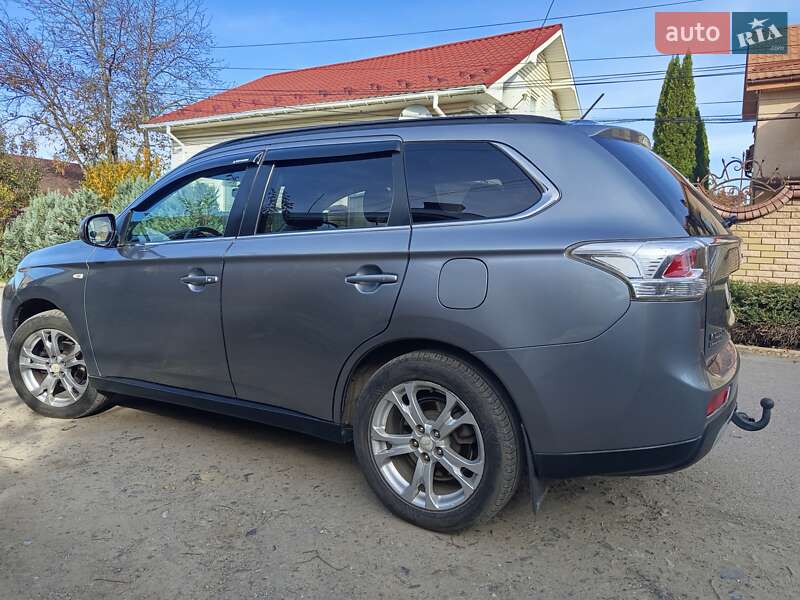 Внедорожник / Кроссовер Mitsubishi Outlander 2012 в Ивано-Франковске