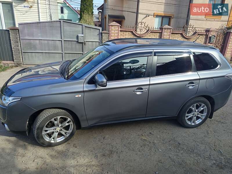 Внедорожник / Кроссовер Mitsubishi Outlander 2012 в Ивано-Франковске