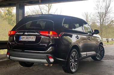 Внедорожник / Кроссовер Mitsubishi Outlander 2015 в Житомире