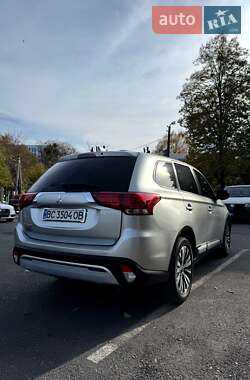 Позашляховик / Кросовер Mitsubishi Outlander 2019 в Львові